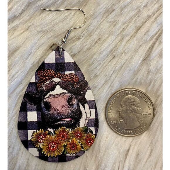 NEW Shabby Chic Farmhouse Black Checkered Sunflower Cow Earrings - Picture 3 of 4